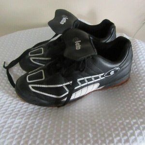 Eletto indoor soccer shoes size 6